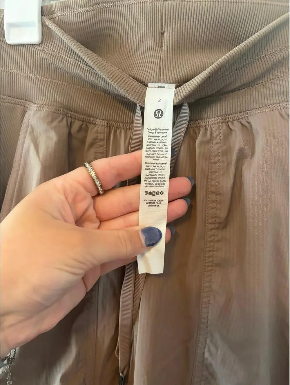 Lululemon Dance Studio Mid-Rise Jogger *Full Length 29in inseam size 2. Like new